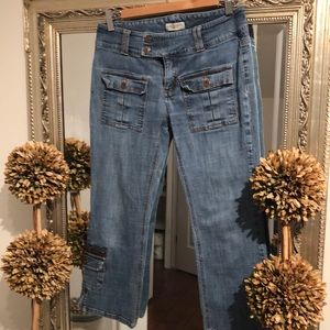 Sz28 medium  wash cropped jeans